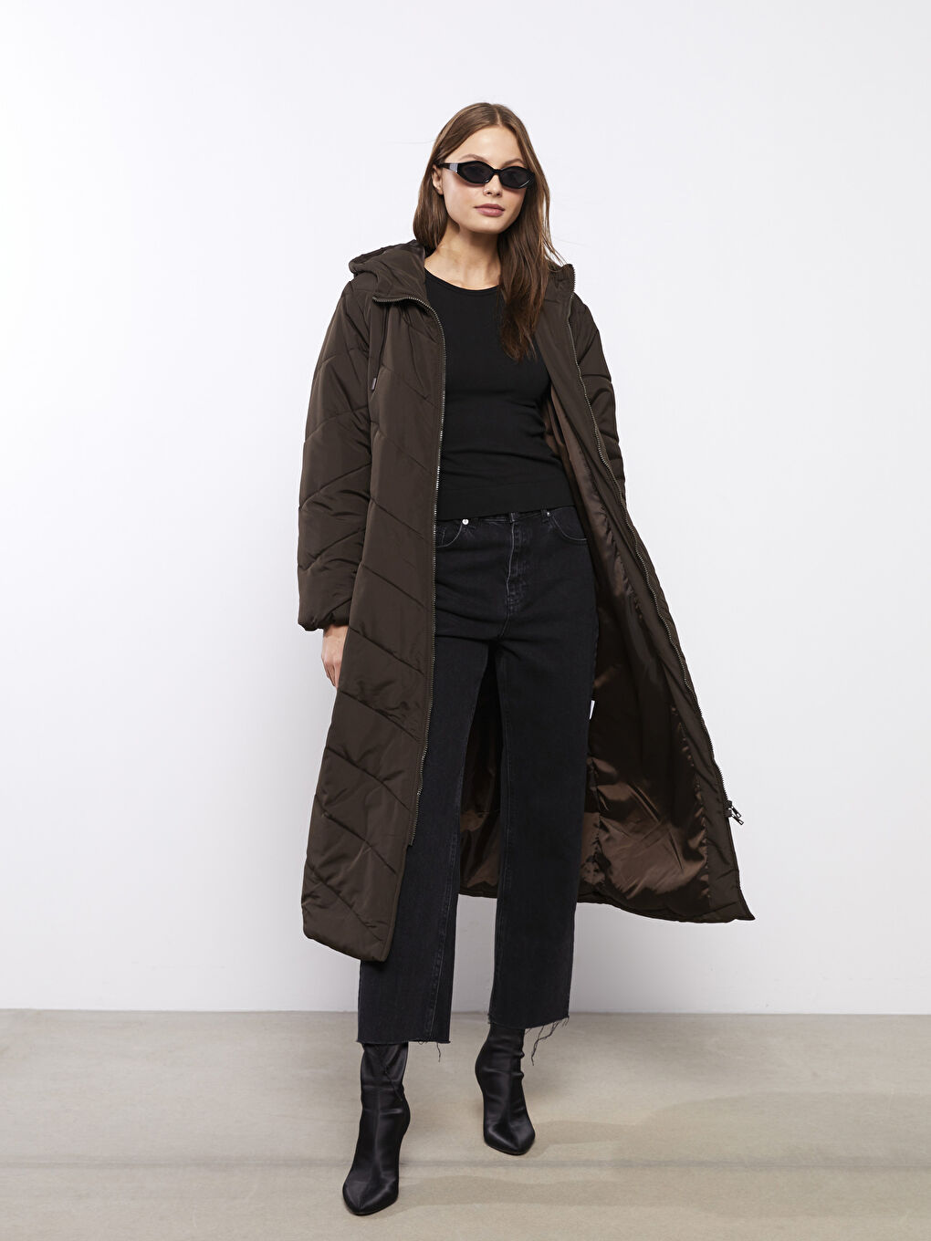 Kahverengi Kadın Kapüşonlu Düz Şişme Mont-1