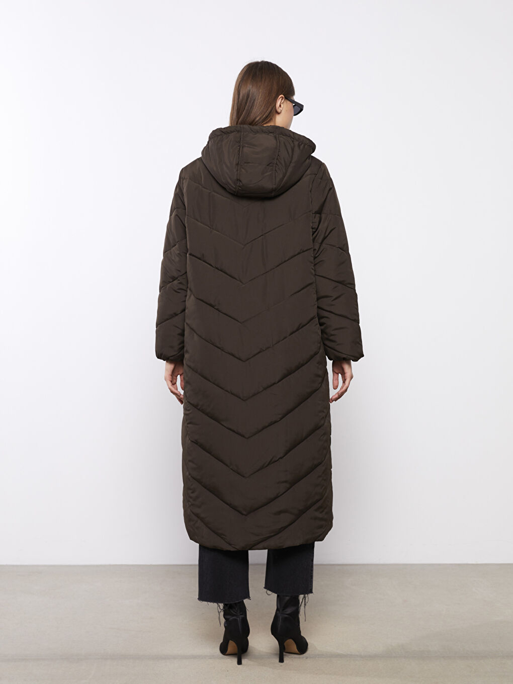 Kahverengi Kadın Kapüşonlu Düz Şişme Mont-5