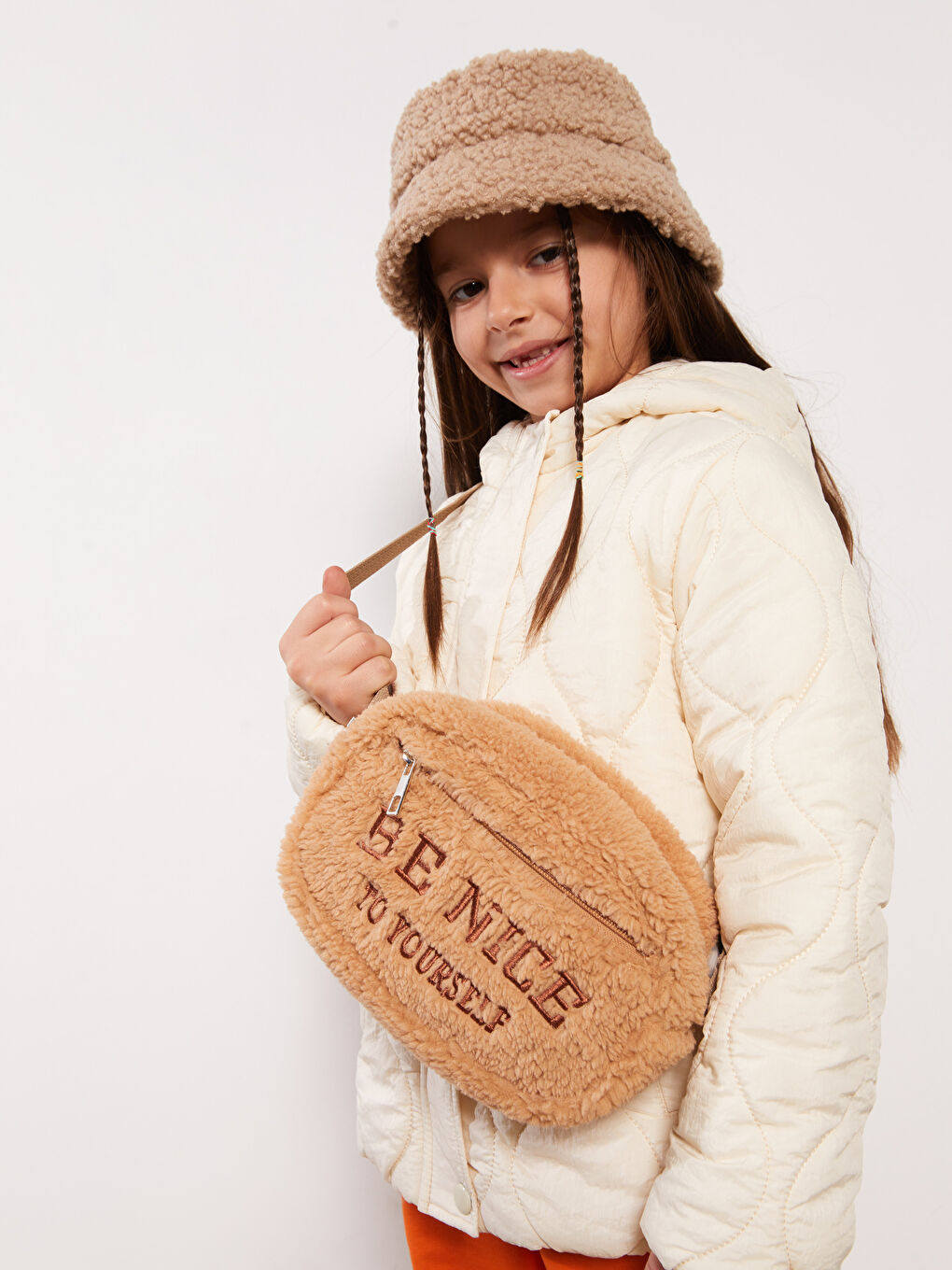 Kahverengi Nakışlı Pelüş Kız Çocuk Çapraz Çanta