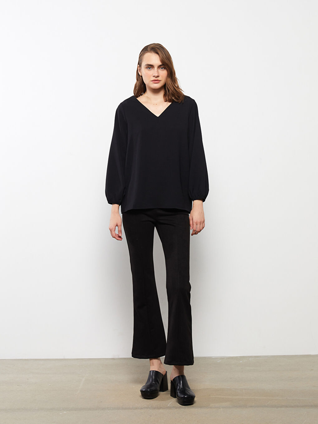 Siyah V Yaka Düz Uzun Kollu Kadın Bluz-1