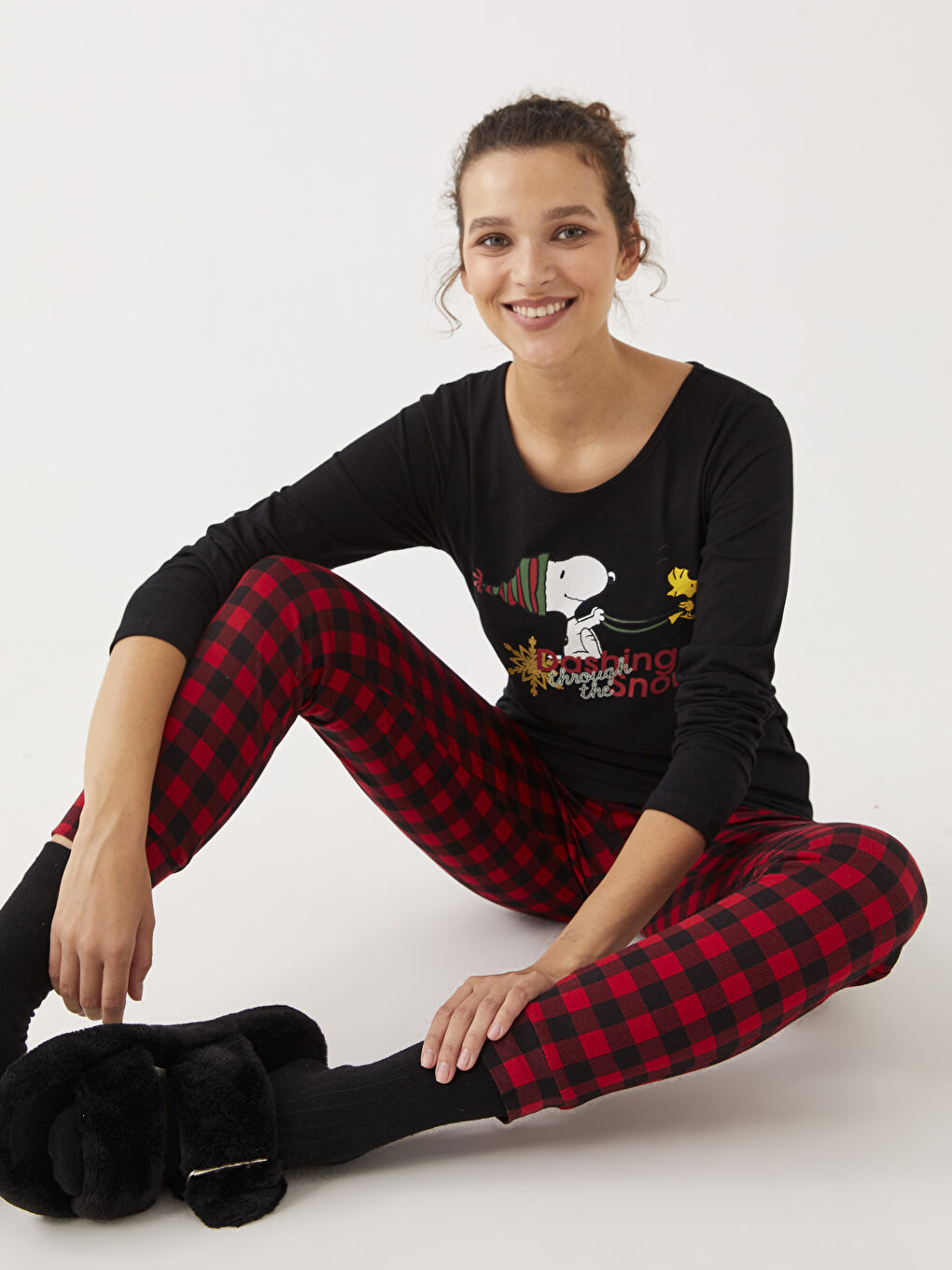 Kırmızı Bisiklet Yaka Snoopy Baskılı Uzun Kollu Kadın Pamuklu Pijama Takımı