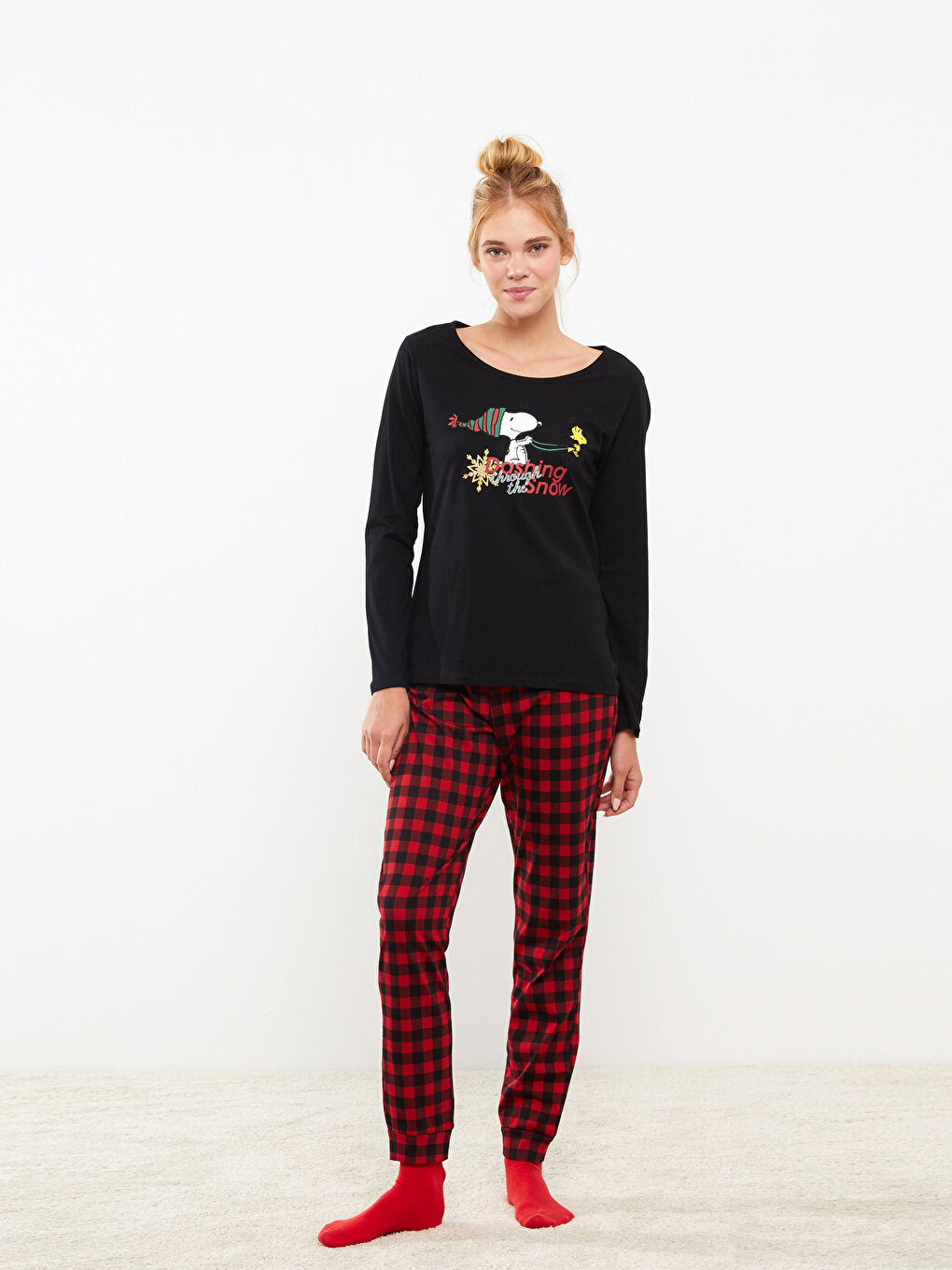 Kırmızı Bisiklet Yaka Snoopy Baskılı Uzun Kollu Kadın Pamuklu Pijama Takımı-1