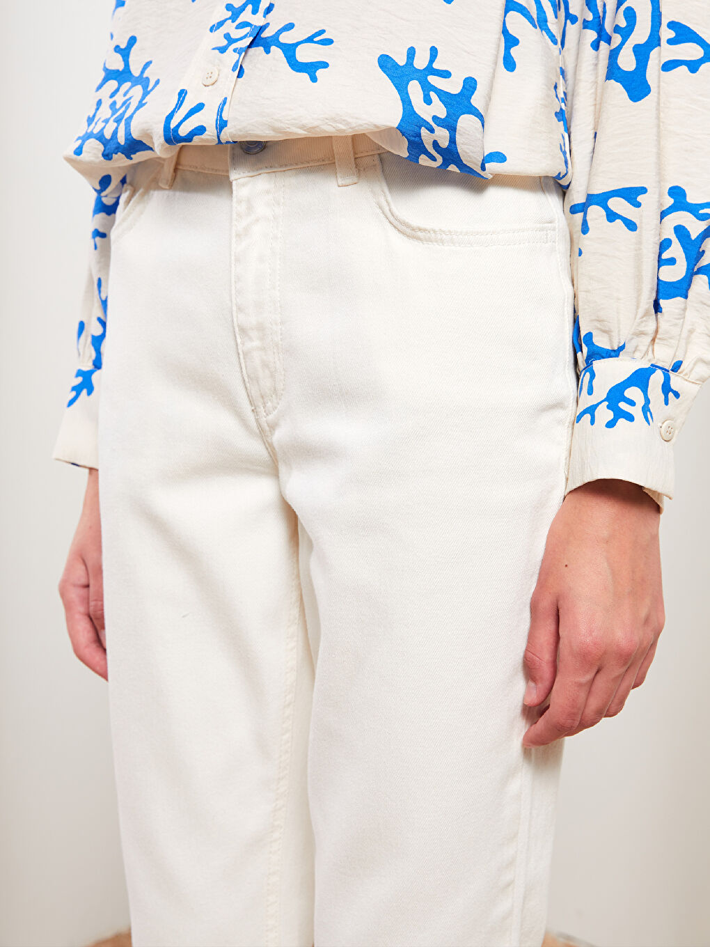 Slim Fit Straight Pocket Detailed Gabardine Women's Trousers-2