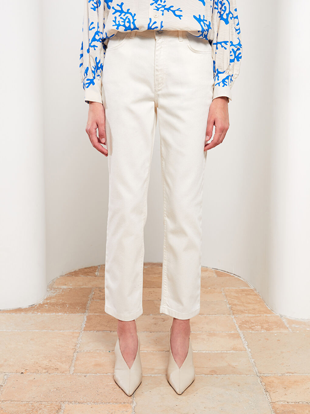 Slim Fit Straight Pocket Detailed Gabardine Women's Trousers-3