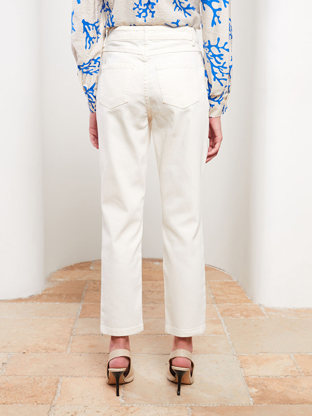 Slim Fit Straight Pocket Detailed Gabardine Women's Trousers-4