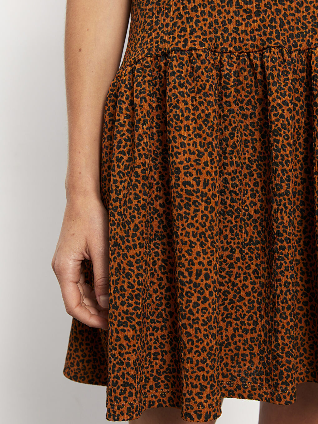 Siyah Bisiklet Yaka Desenli Kısa Kollu Kadın Elbise-3