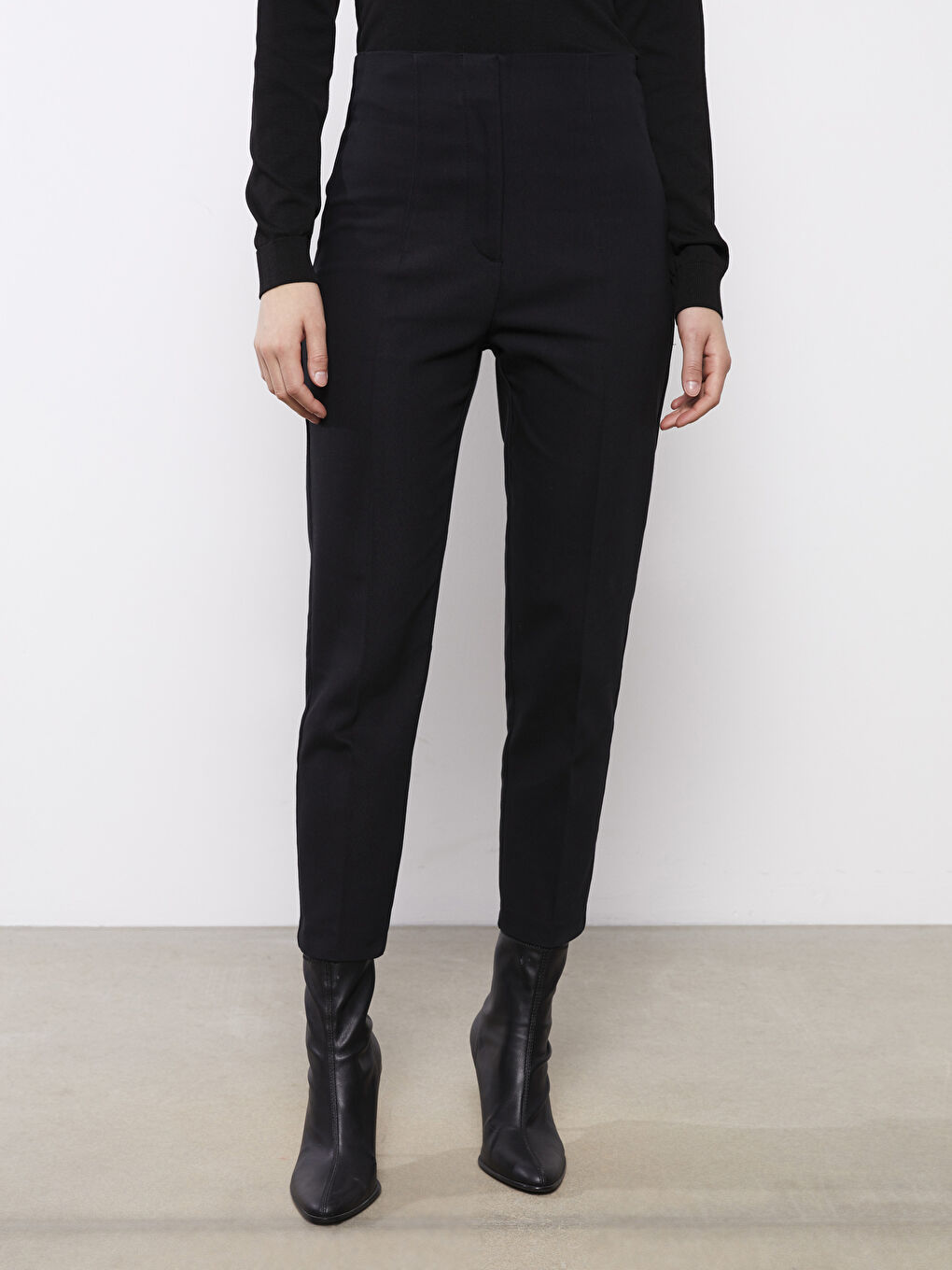 Women's Standard Fit Plain Trousers-3