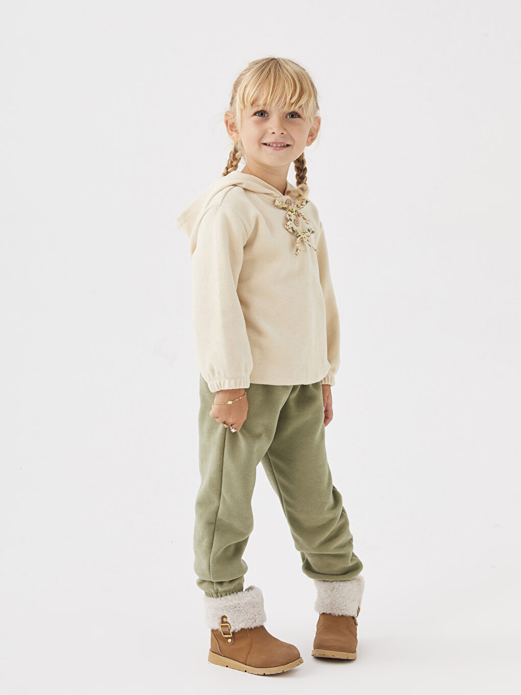 LCW baby Kapüşonlu Uzun Kollu Basic Kız Bebek Sweatshirt ve Eşofman Alt 2'li Takım -W2FT29Z1-FUP