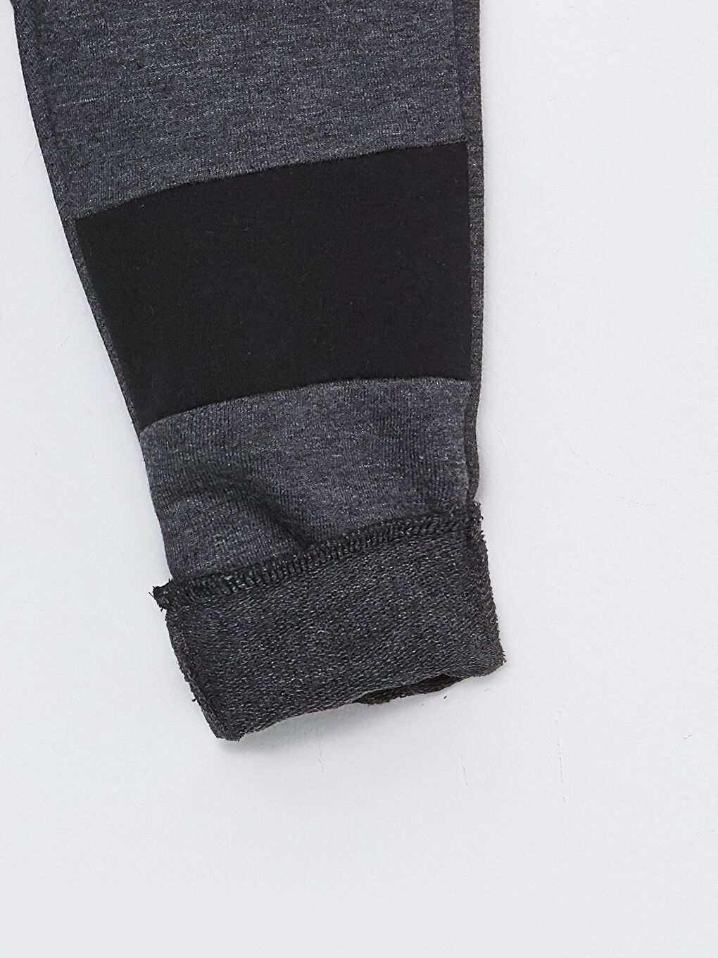 طقم بلوزة بكم طويل بياقة دائرية مطبوعة للأولاد الرضع مع بنطلون رياضي - مجموعة من قطعتين-3