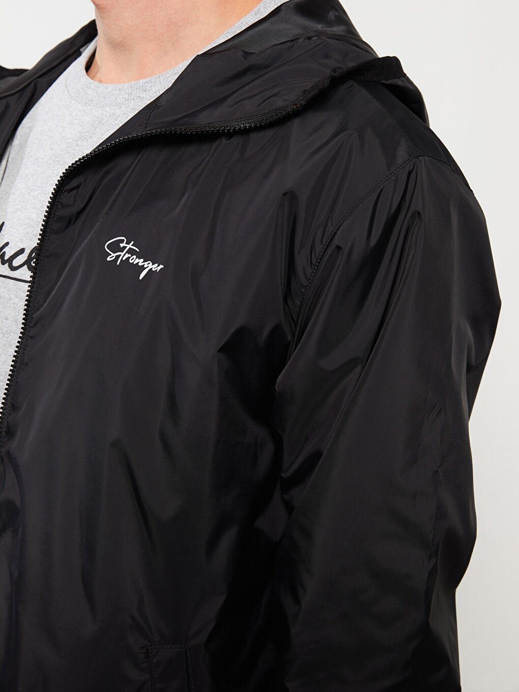 Siyah Standart Kalıp Kapüşonlu Erkek Yağmurluk-3