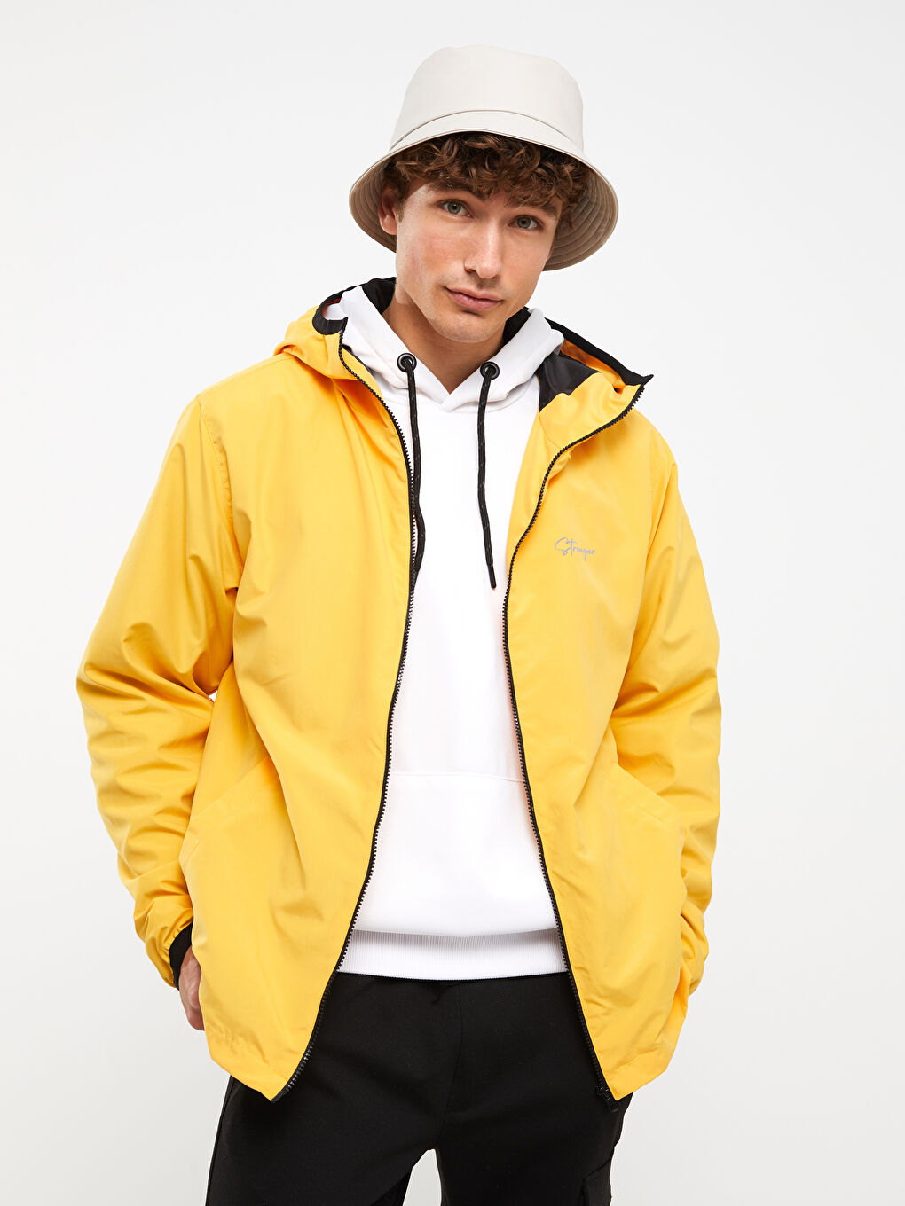Sarı Standart Kalıp Kapüşonlu Erkek Yağmurluk