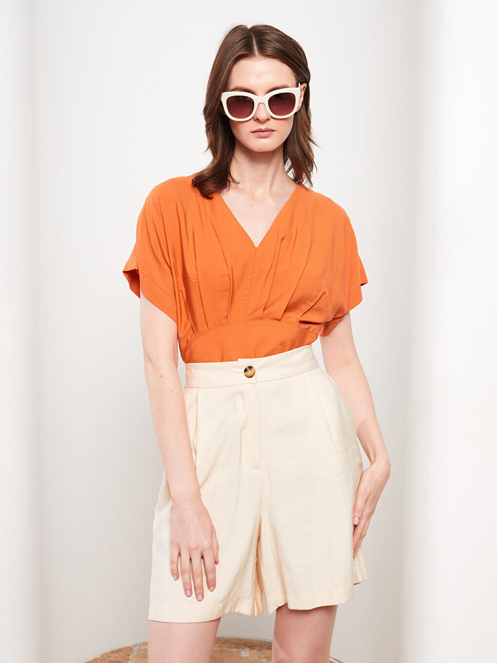 Turuncu V Yaka Düz Kısa Kollu Kadın Bluz-1
