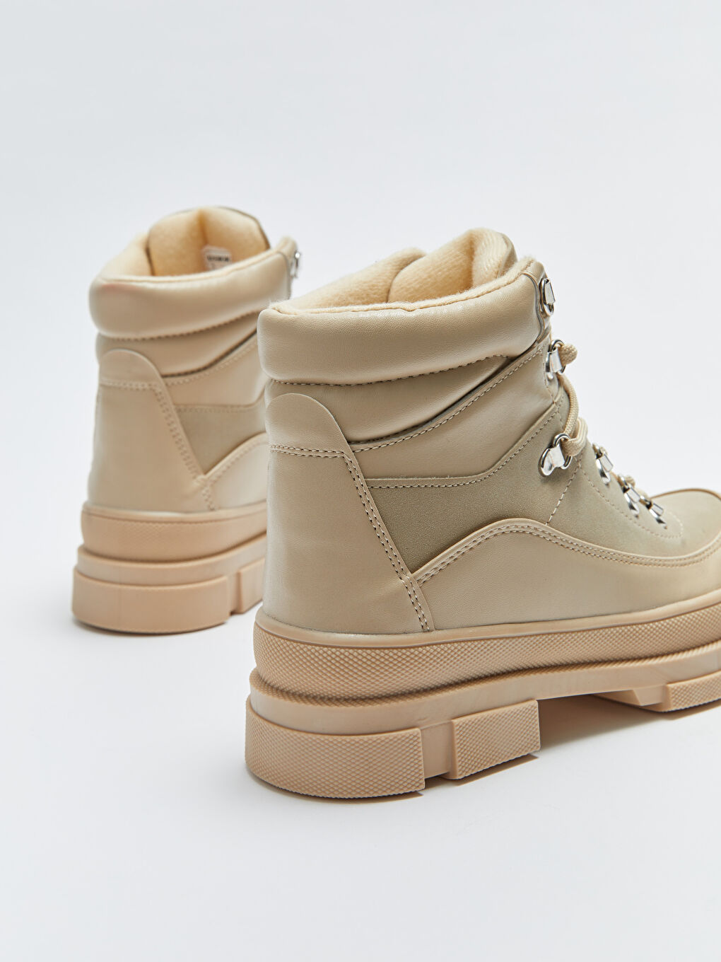 Bej Bağcıklı Deri Görünümlü Kadın Bot-4