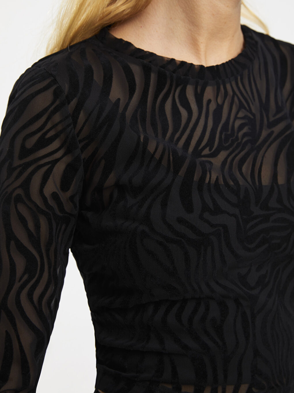 Siyah Bisiklet Yaka Desenli Uzun Kollu Kadın Crop-10