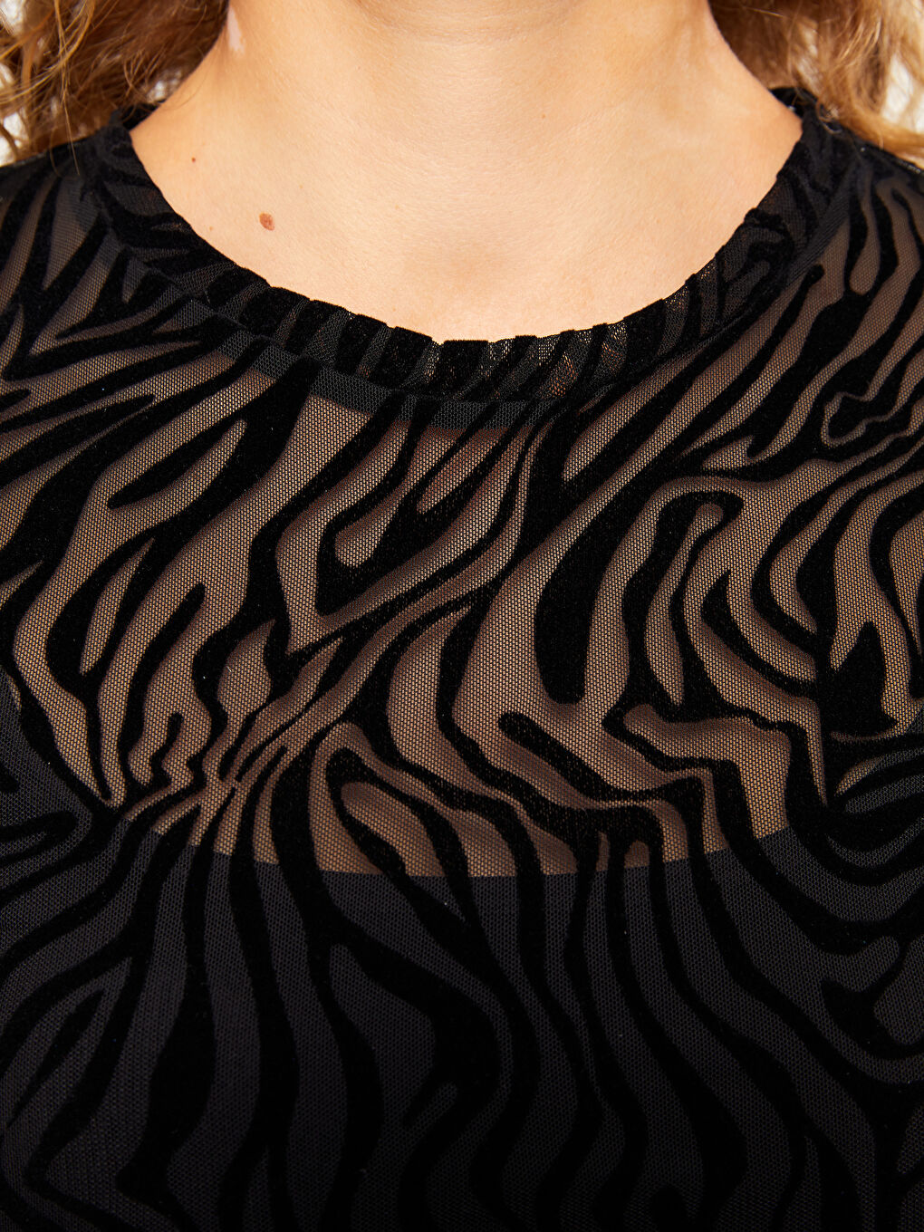 Siyah Bisiklet Yaka Desenli Uzun Kollu Kadın Crop-11