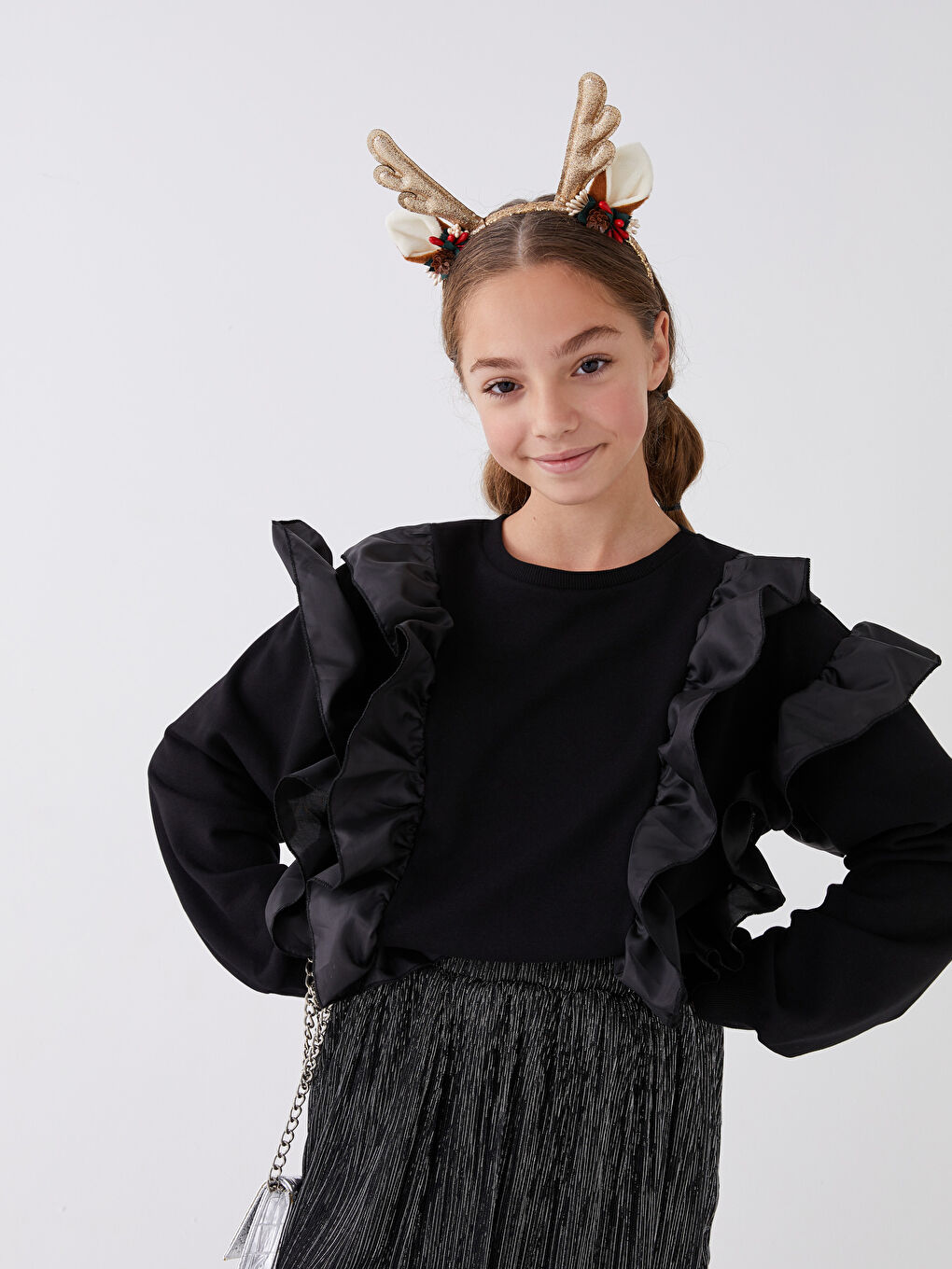 Siyah Bisiklet Yaka Fırfır Detaylı Uzun Kollu Kız Çocuk Sweatshirt-1