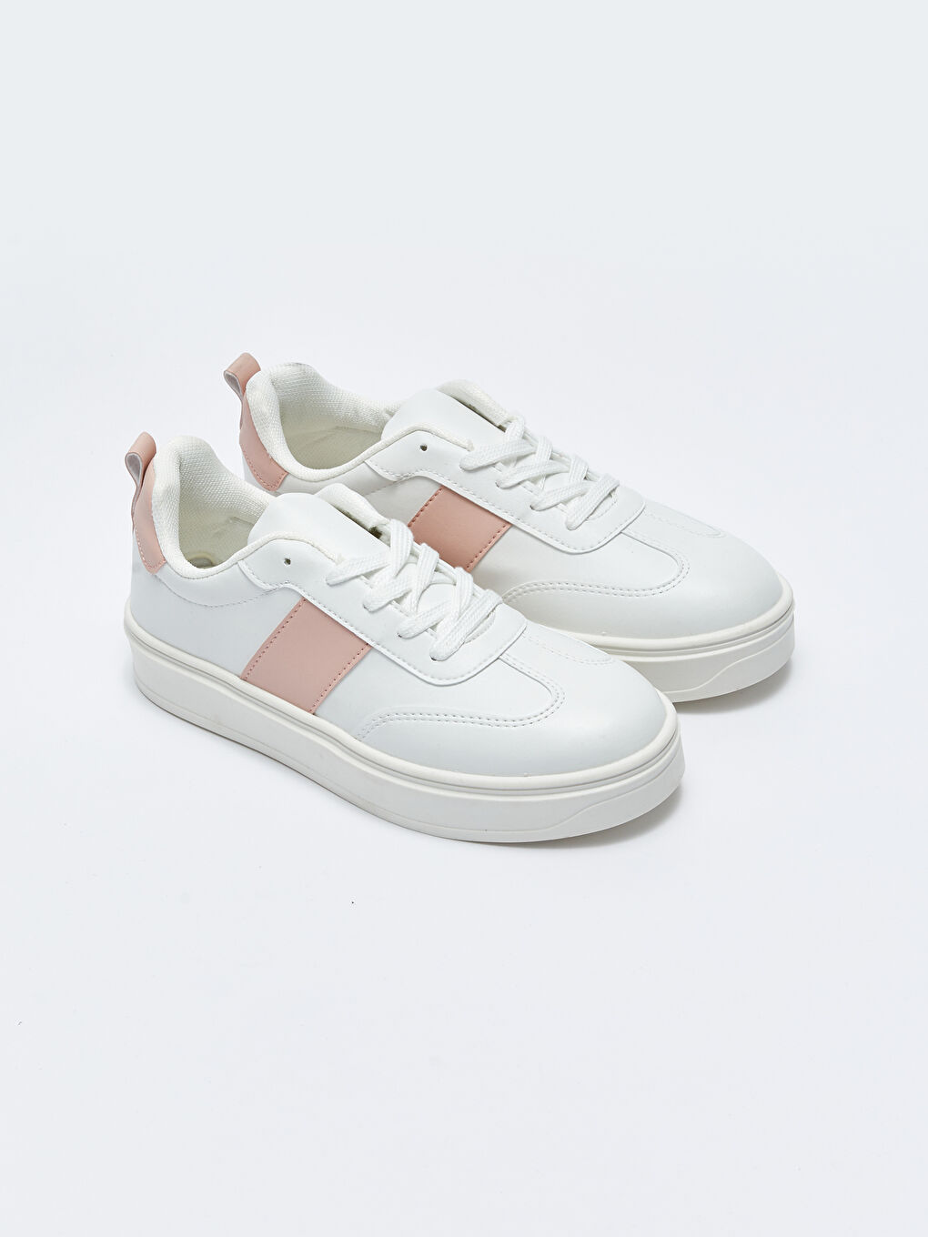 Bej Deri Görünümlü Bağcıklı Kadın Spor Ayakkabı