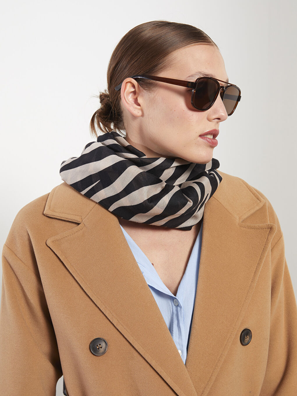 Siyah Zebra Desenli Kadın Şal