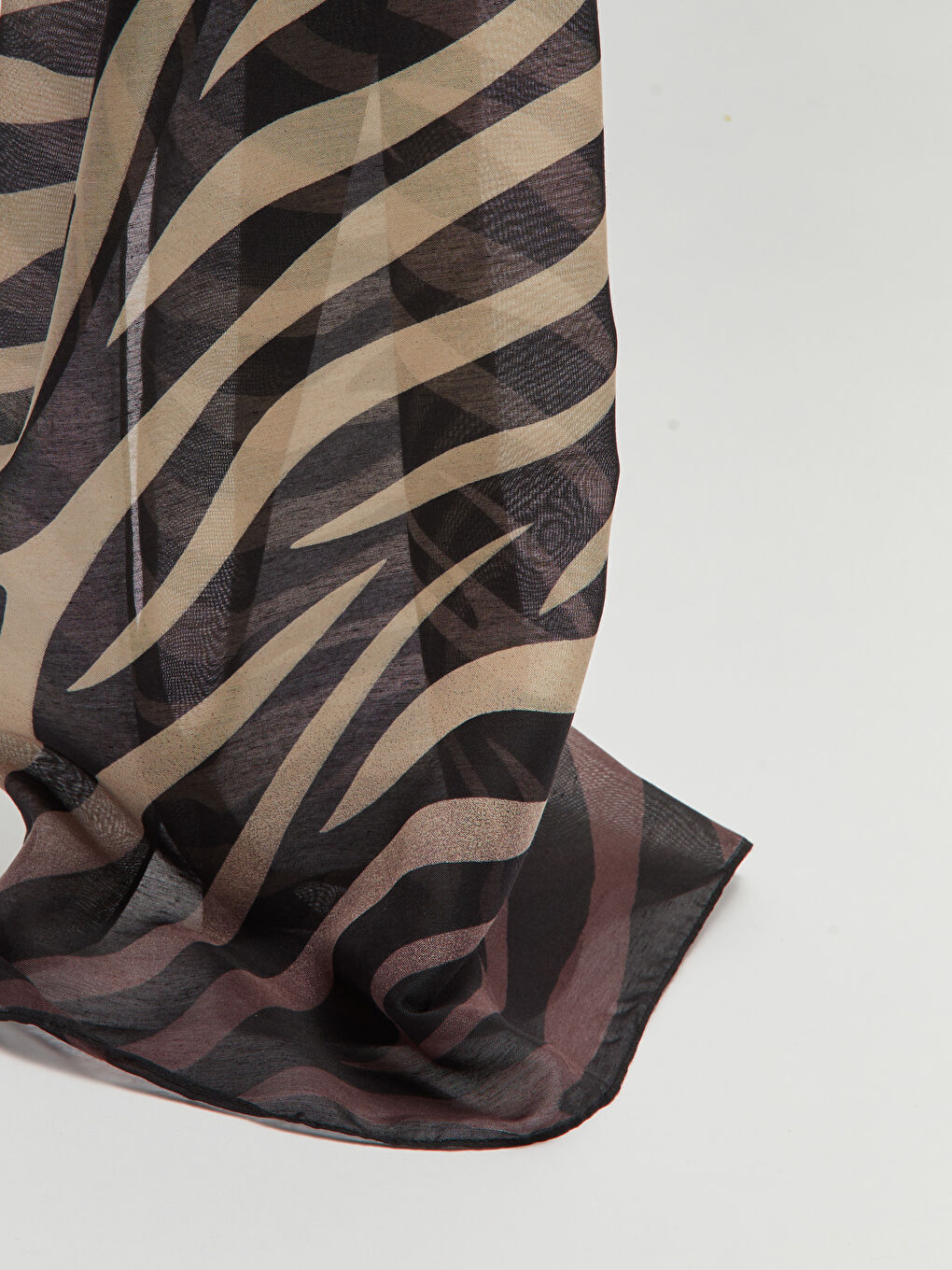 Siyah Zebra Desenli Kadın Şal-2