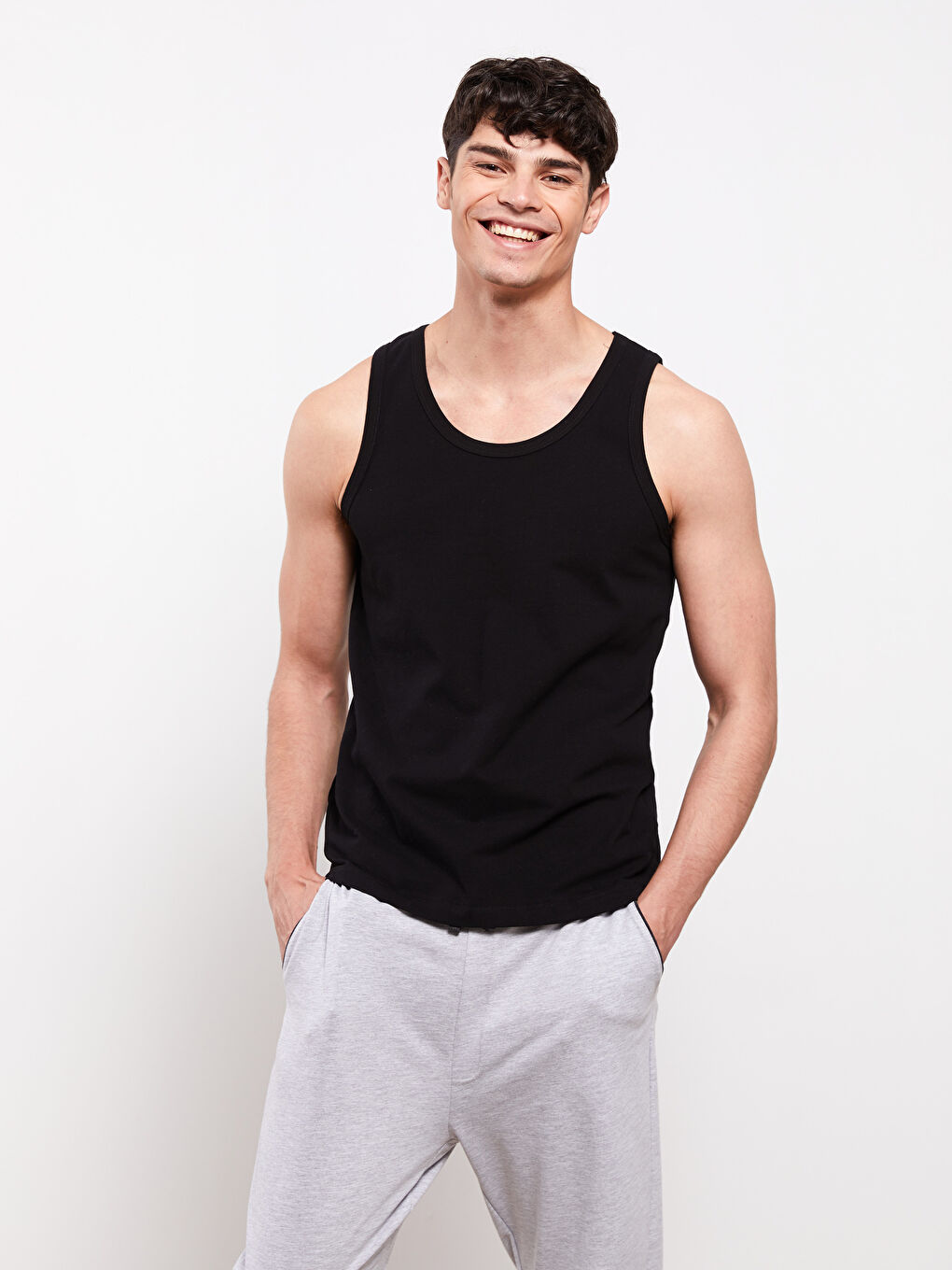 Siyah U Yaka Penye Erkek Atlet-1