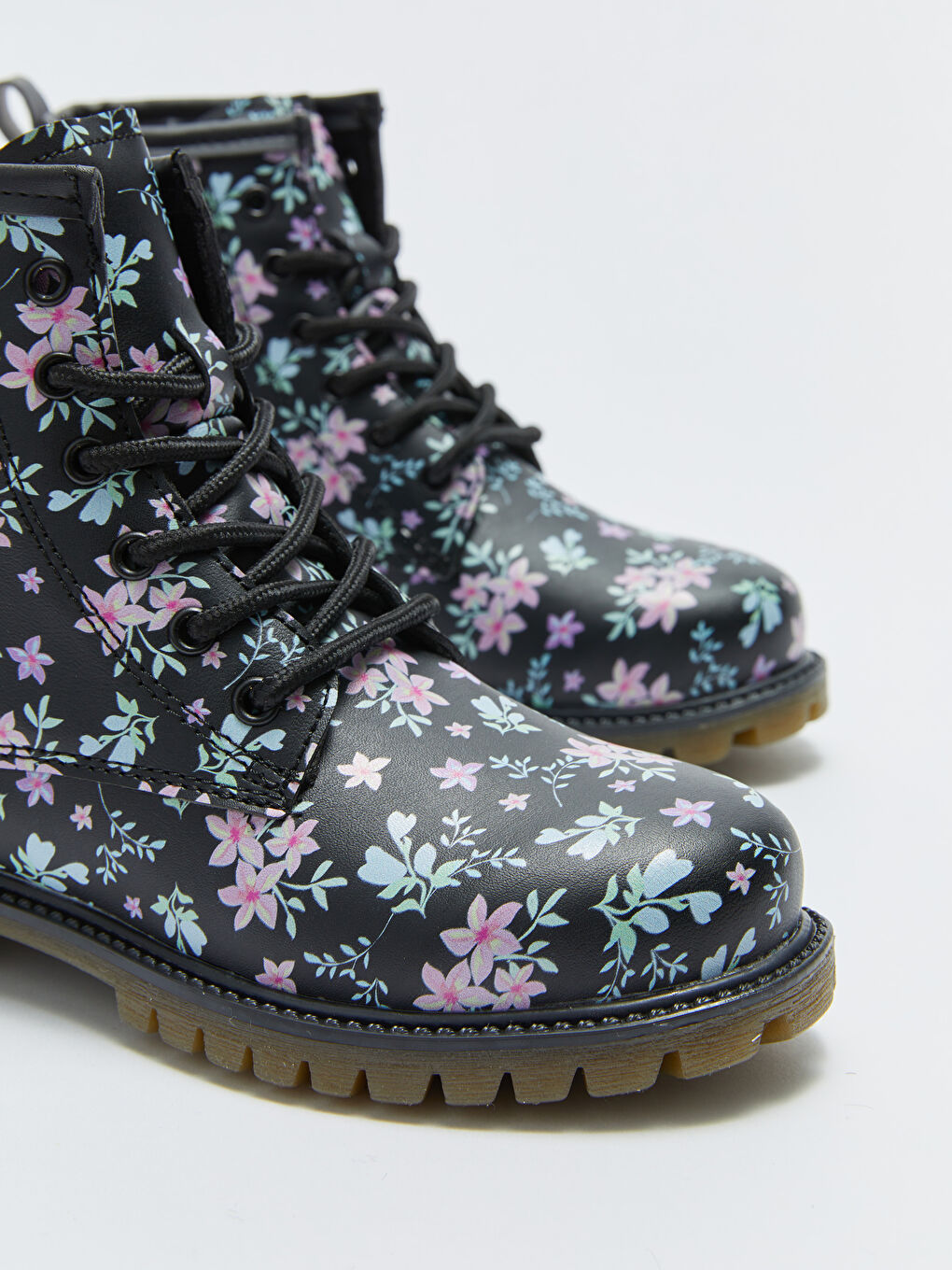 Siyah Deri Görünümlü Baskılı Bağcık ve Fermuarlı Kız Çocuk Bot-2