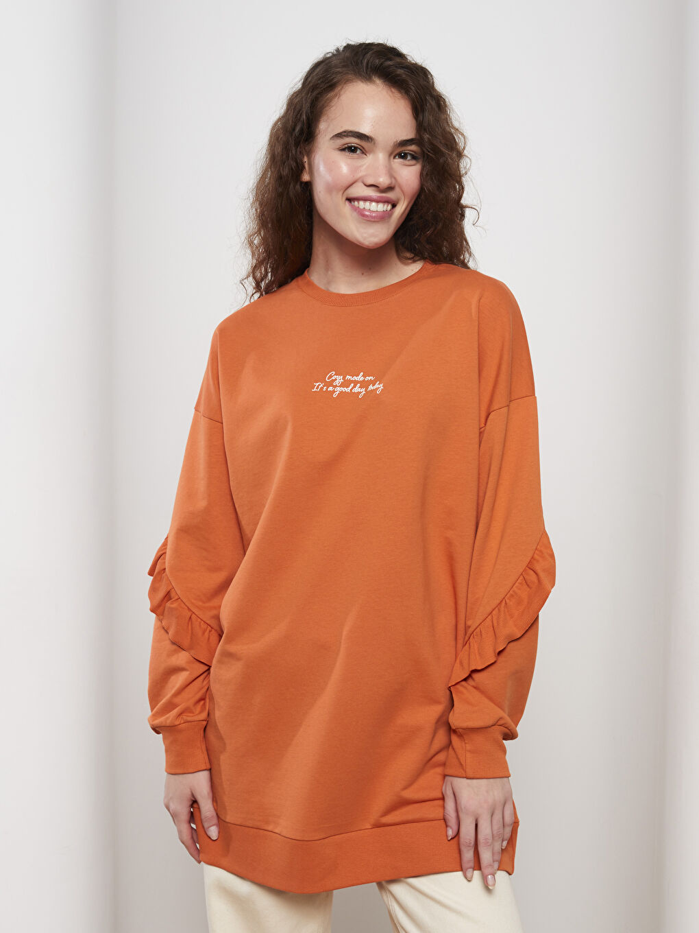 Turuncu Bisiklet Yaka Nakışlı Uzun Kollu Oversize Kadın Sweatshirt Tunik-1