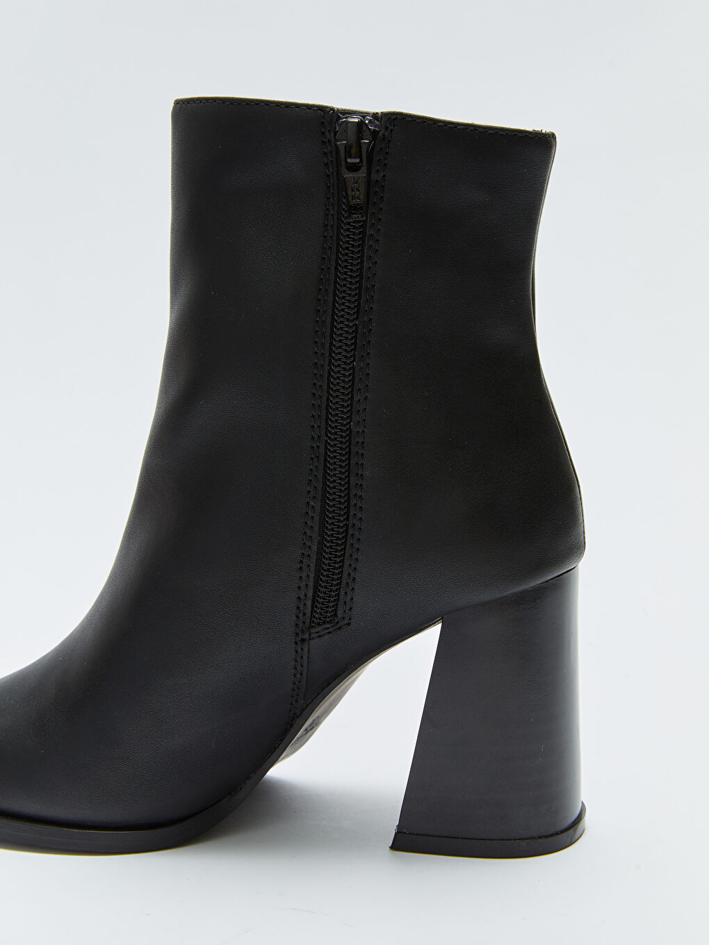 Siyah Deri Görünümlü Kadın Topuklu Bot-5