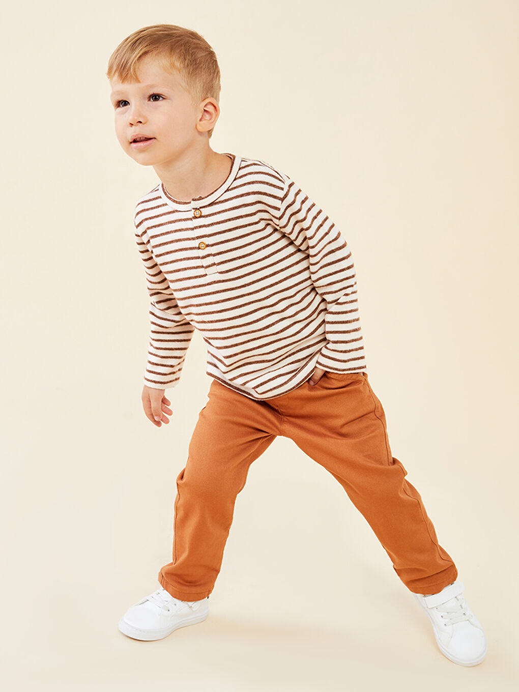 بنطلون بسيط للأولاد الرضع