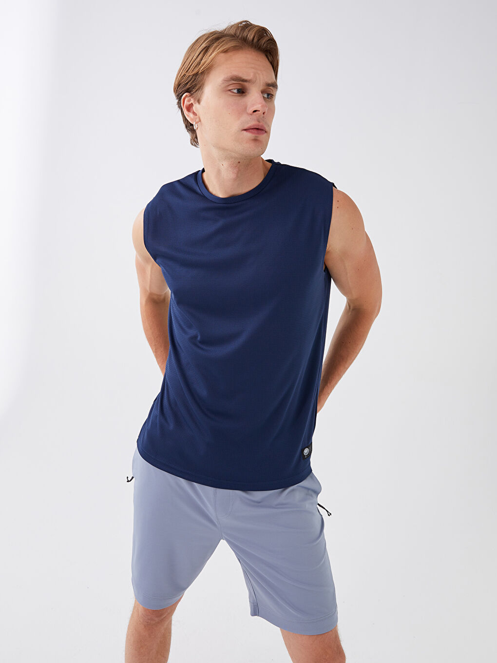 تيشيرت بدون أكمام بياقة دائرية للرجال-2