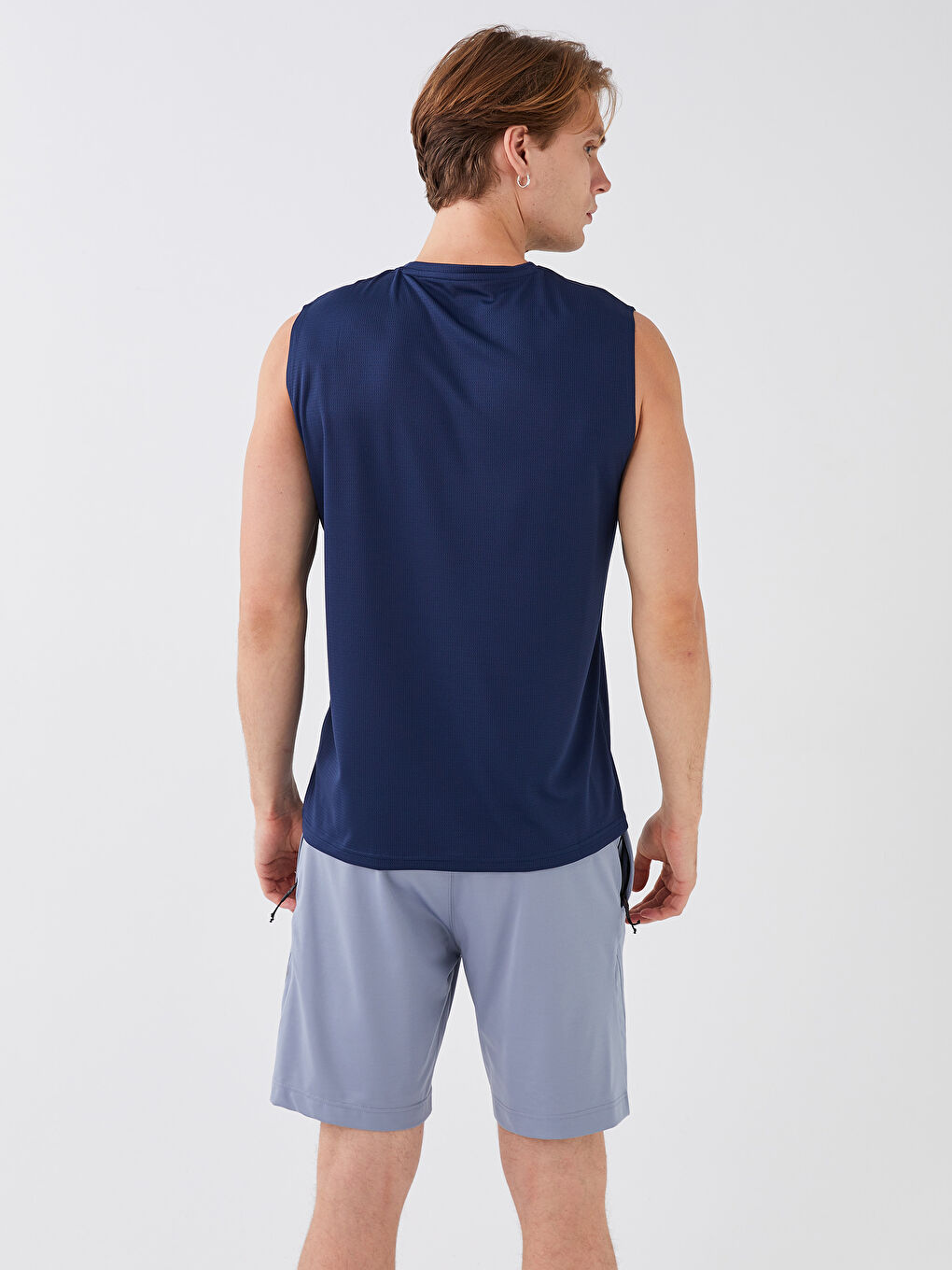 تيشيرت بدون أكمام بياقة دائرية للرجال-4