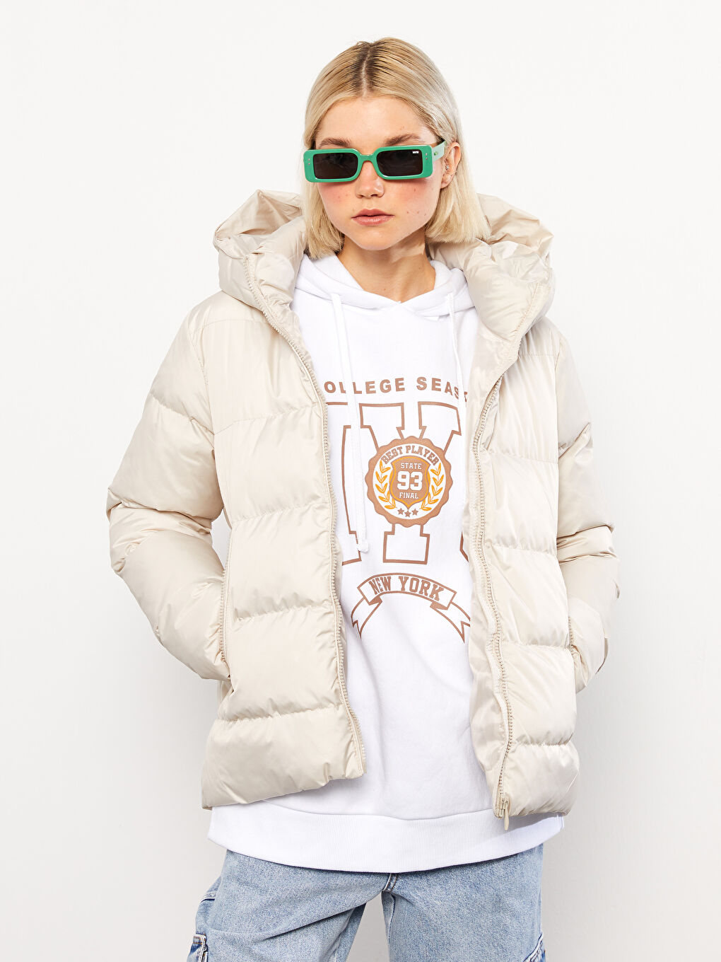 Bej Kadın Kapüşonlu Düz Şişme Mont