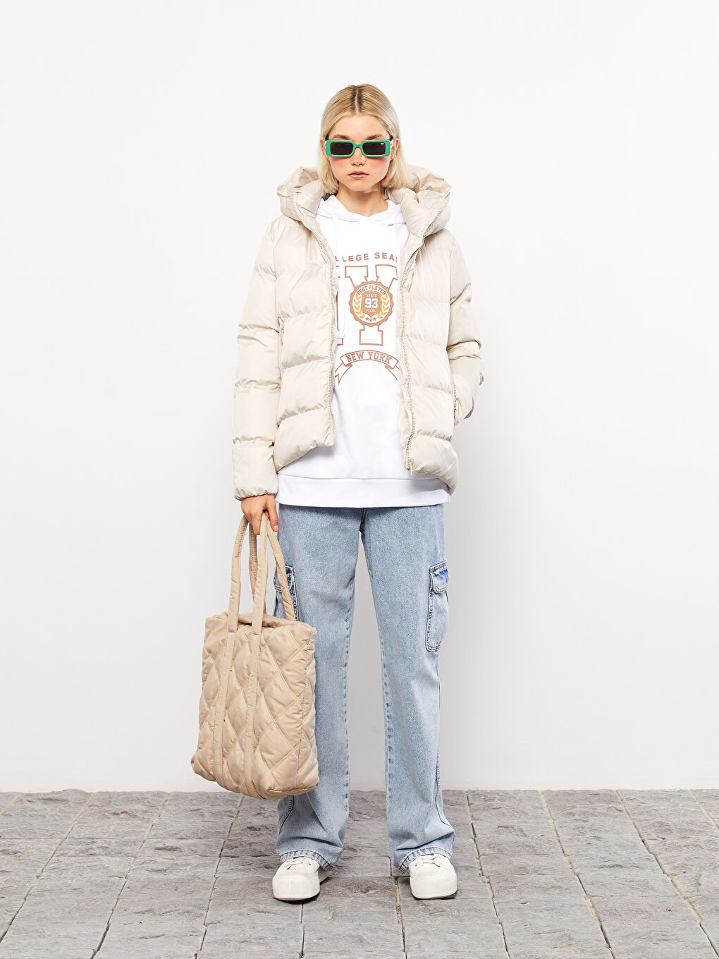 Bej Kadın Kapüşonlu Düz Şişme Mont-2