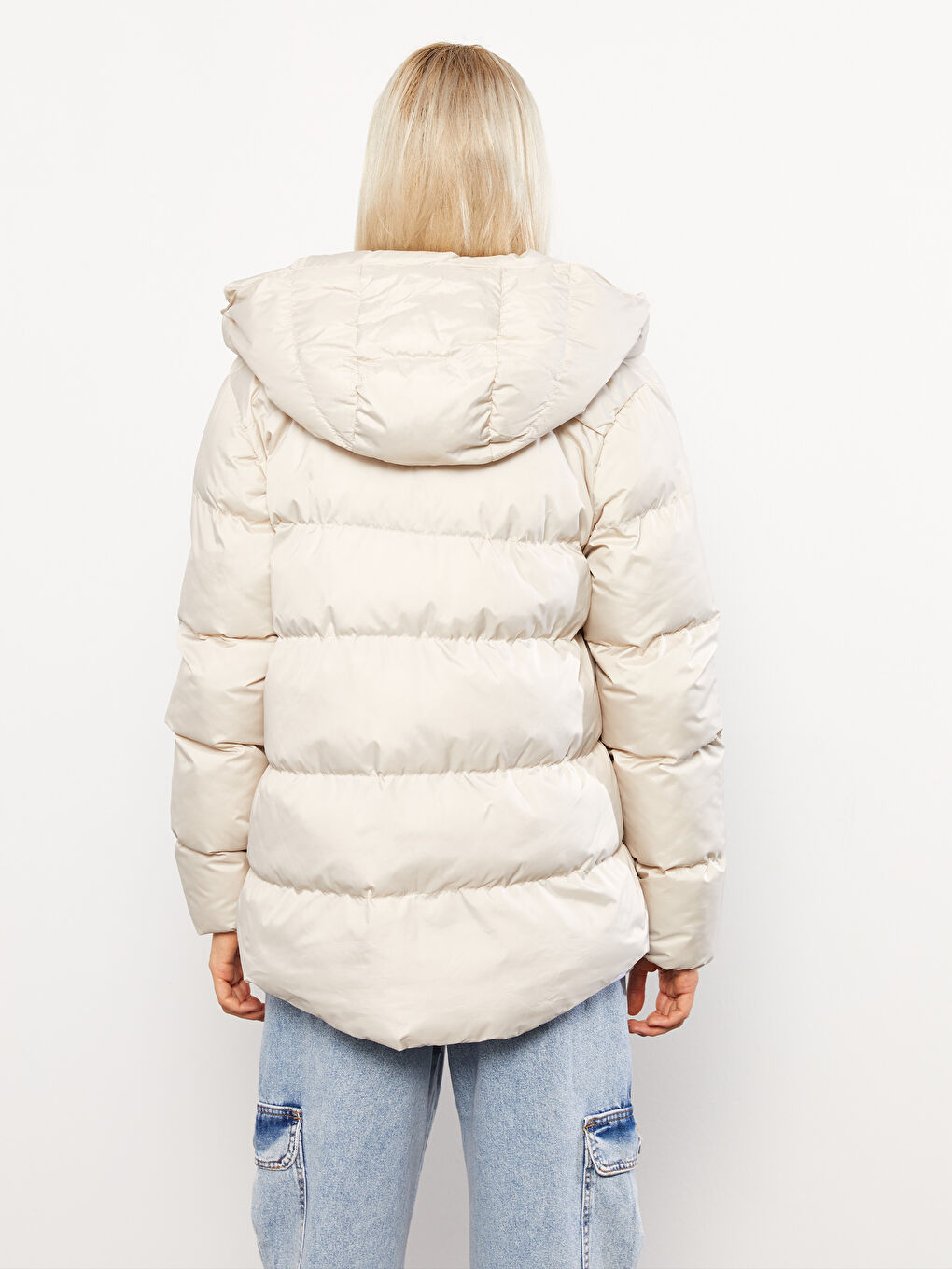 Bej Kadın Kapüşonlu Düz Şişme Mont-4