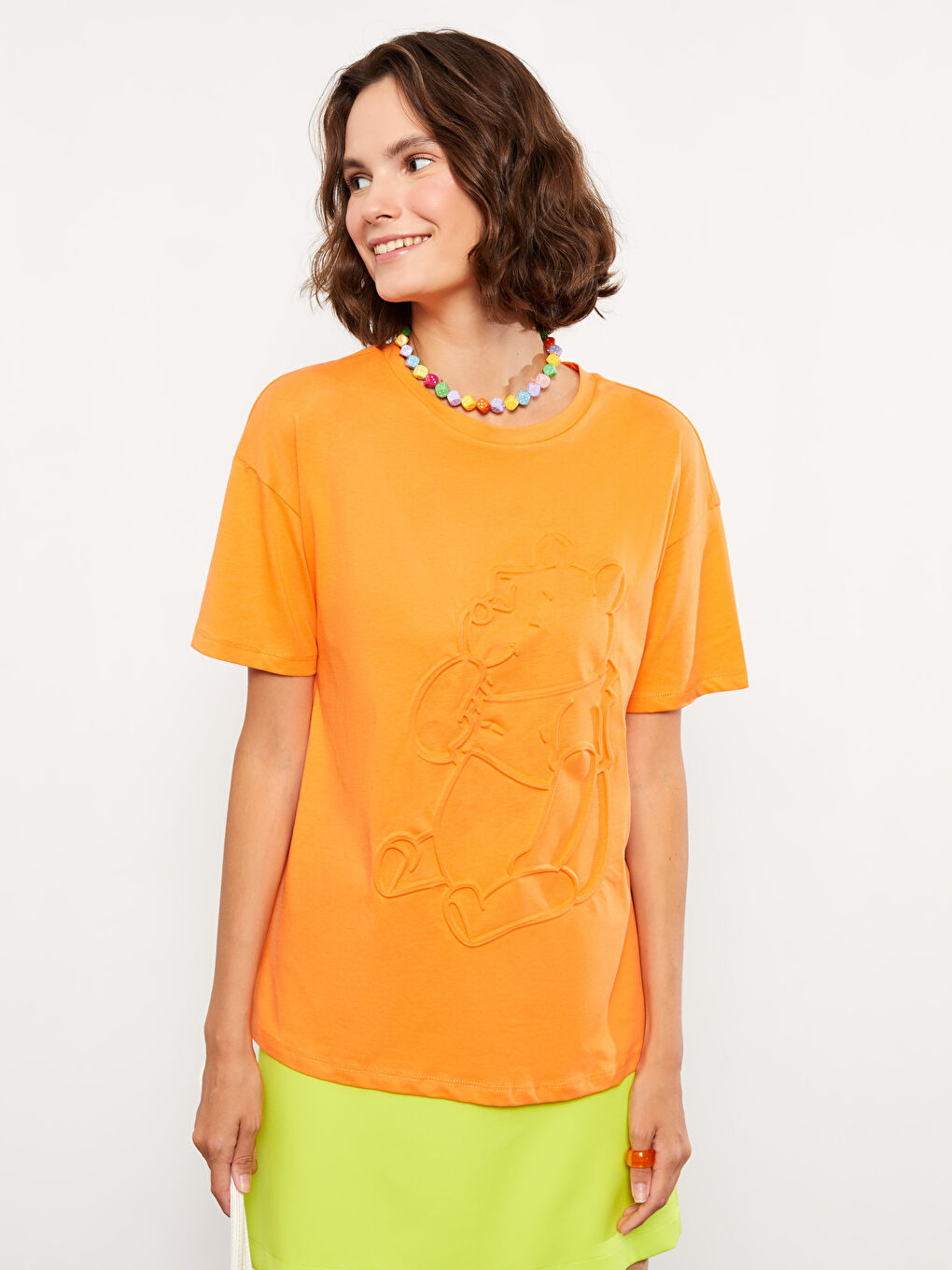 Turuncu Bisiklet Yaka Winnie the Pooh Baskılı Kısa Kollu Pamuklu Kadın Tişört-1