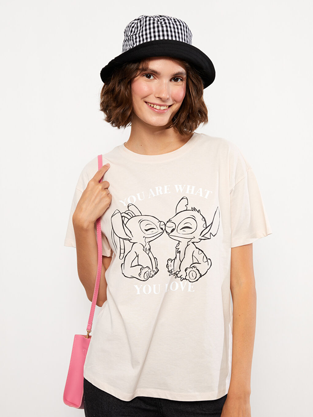 تيشيرت ياقة دائرية مطبوع ليلو وستيتش كم قصير قطن للسيدات