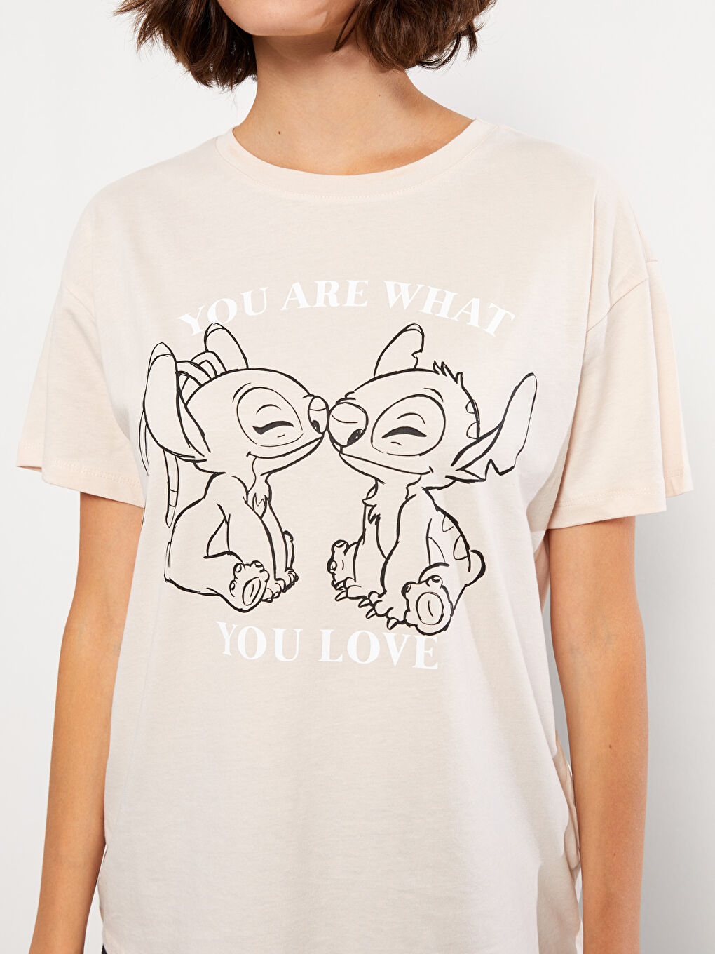 تيشيرت ياقة دائرية مطبوع ليلو وستيتش كم قصير قطن للسيدات-3