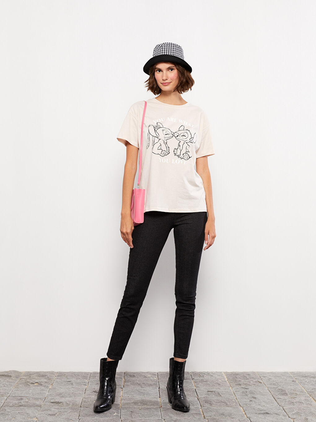 تيشيرت ياقة دائرية مطبوع ليلو وستيتش كم قصير قطن للسيدات-2