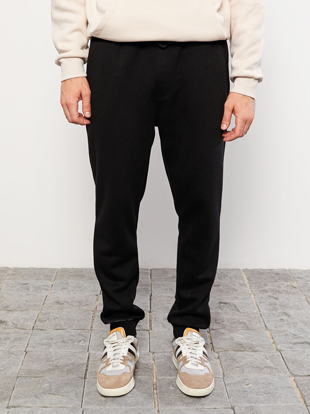 Siyah Standart Kalıp Erkek Kalın Eşofman Altı-3