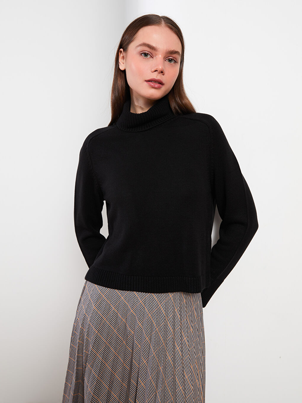 Siyah Balıkçı Yaka Düz Uzun Kollu Kadın Triko Kazak