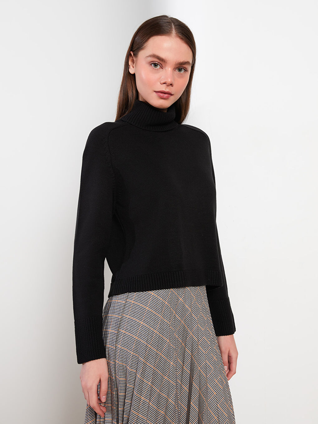 Siyah Balıkçı Yaka Düz Uzun Kollu Kadın Triko Kazak-1