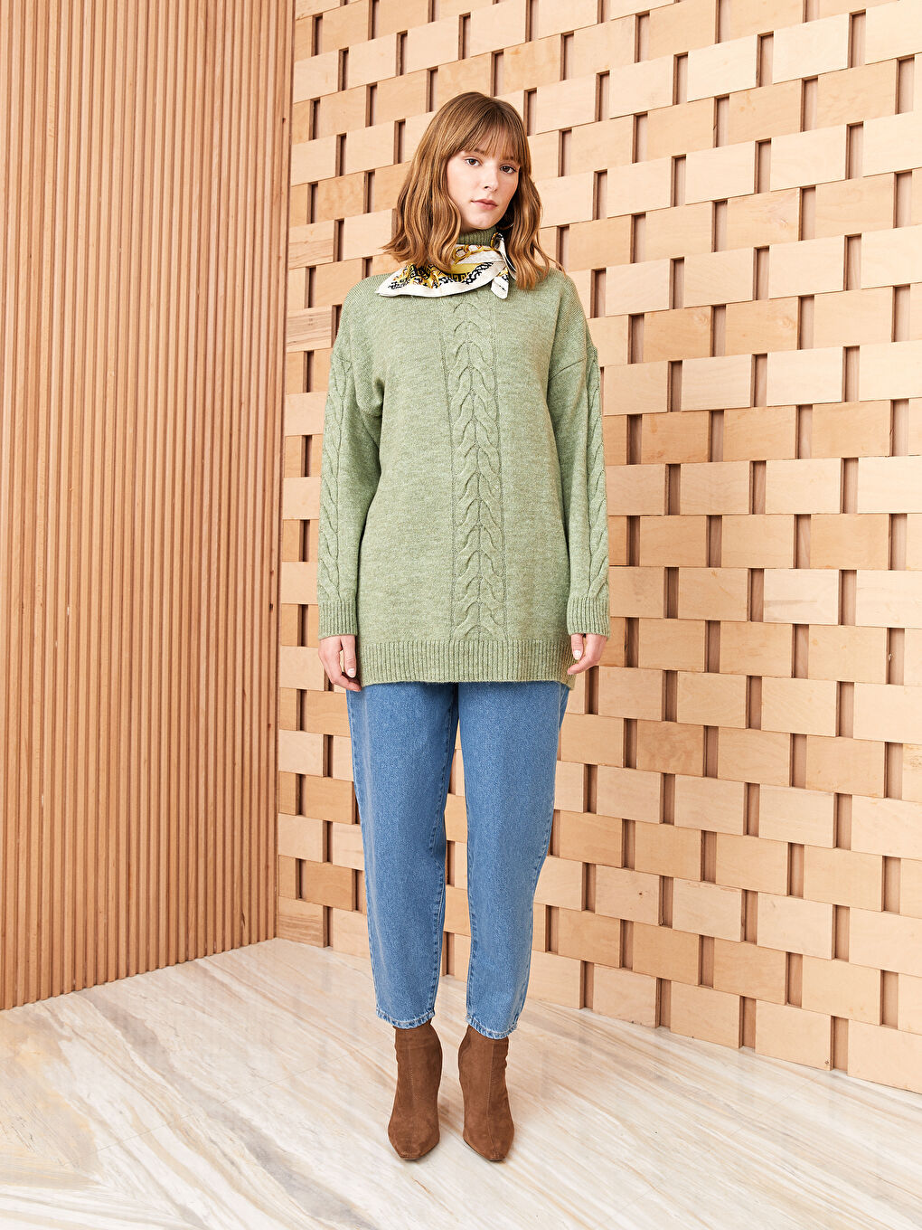 Yeşil Balıkçı Yaka Kendinden Desenli Uzun Kollu Kadın Tunik-2