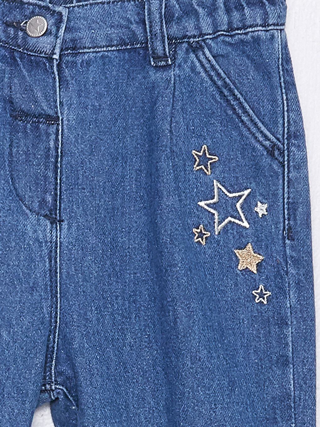 بنطلون جينز بناتي رضّع بخصر مطاطي وتفاصيل تطريز-4