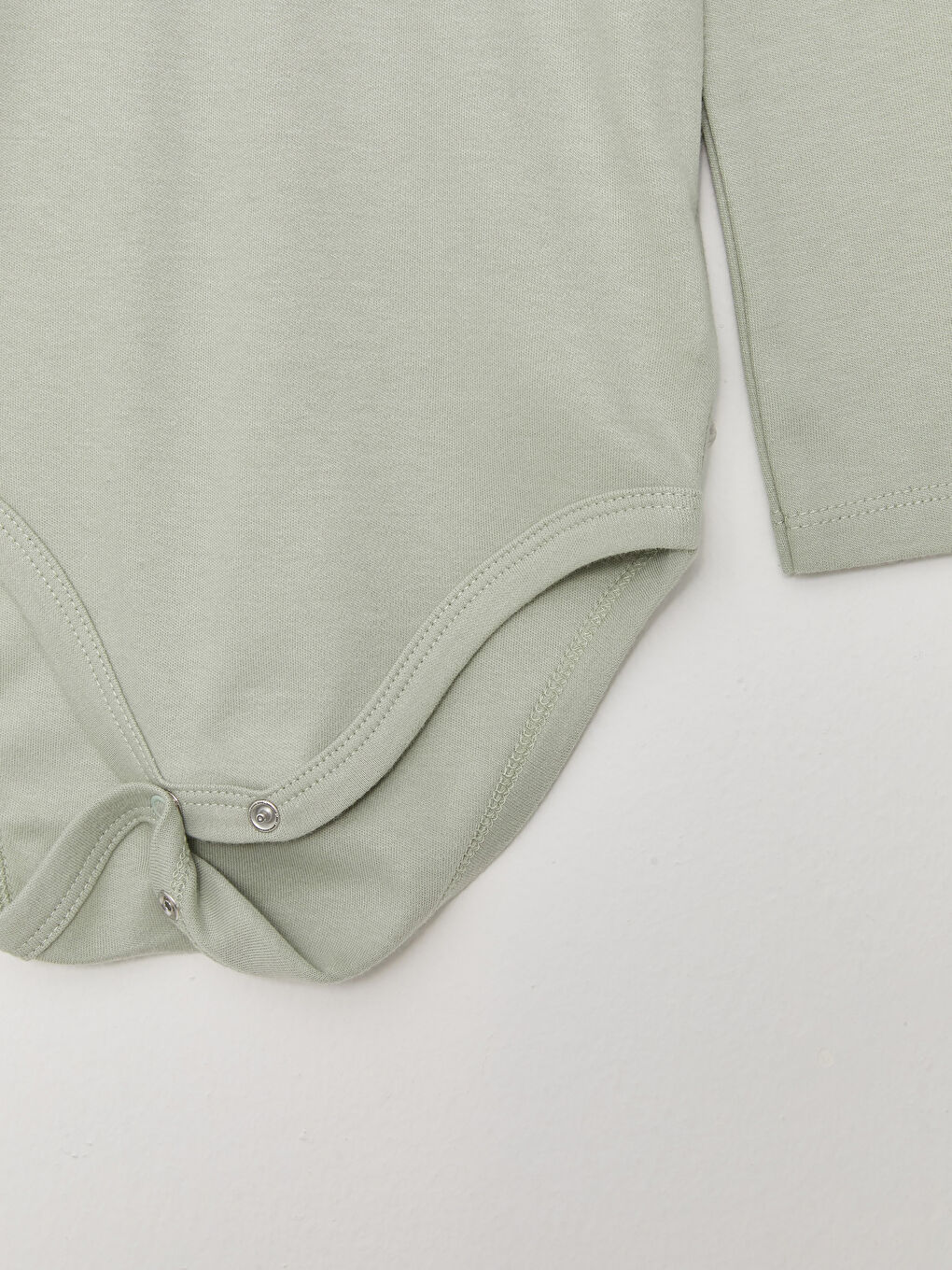 بدلة جسم بأكمام طويلة وياقة دائرية مطبوعة للأولاد الرضع مع كباسين في منطقة الكروتش - عبوة من قطعتين-3