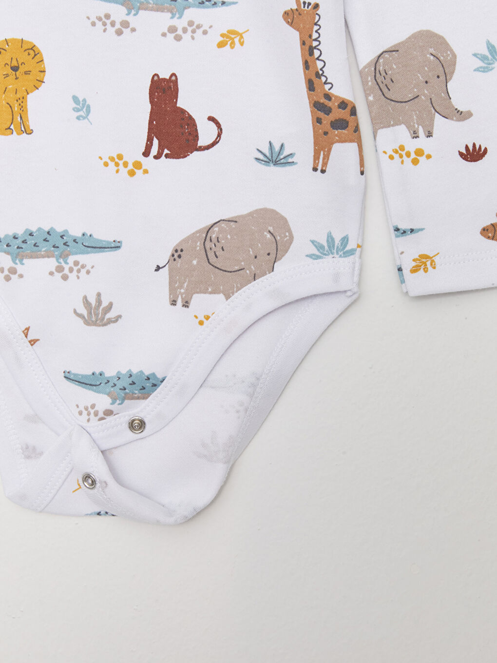 بدلة جسم بأكمام طويلة وياقة دائرية مطبوعة للأولاد الرضع مع كباسين في منطقة الكروتش - عبوة من قطعتين-4