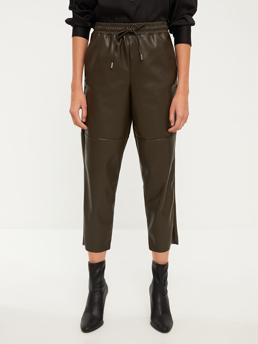 Haki Beli Lastikli Deri Görünümlü Kadın Pantolon-7