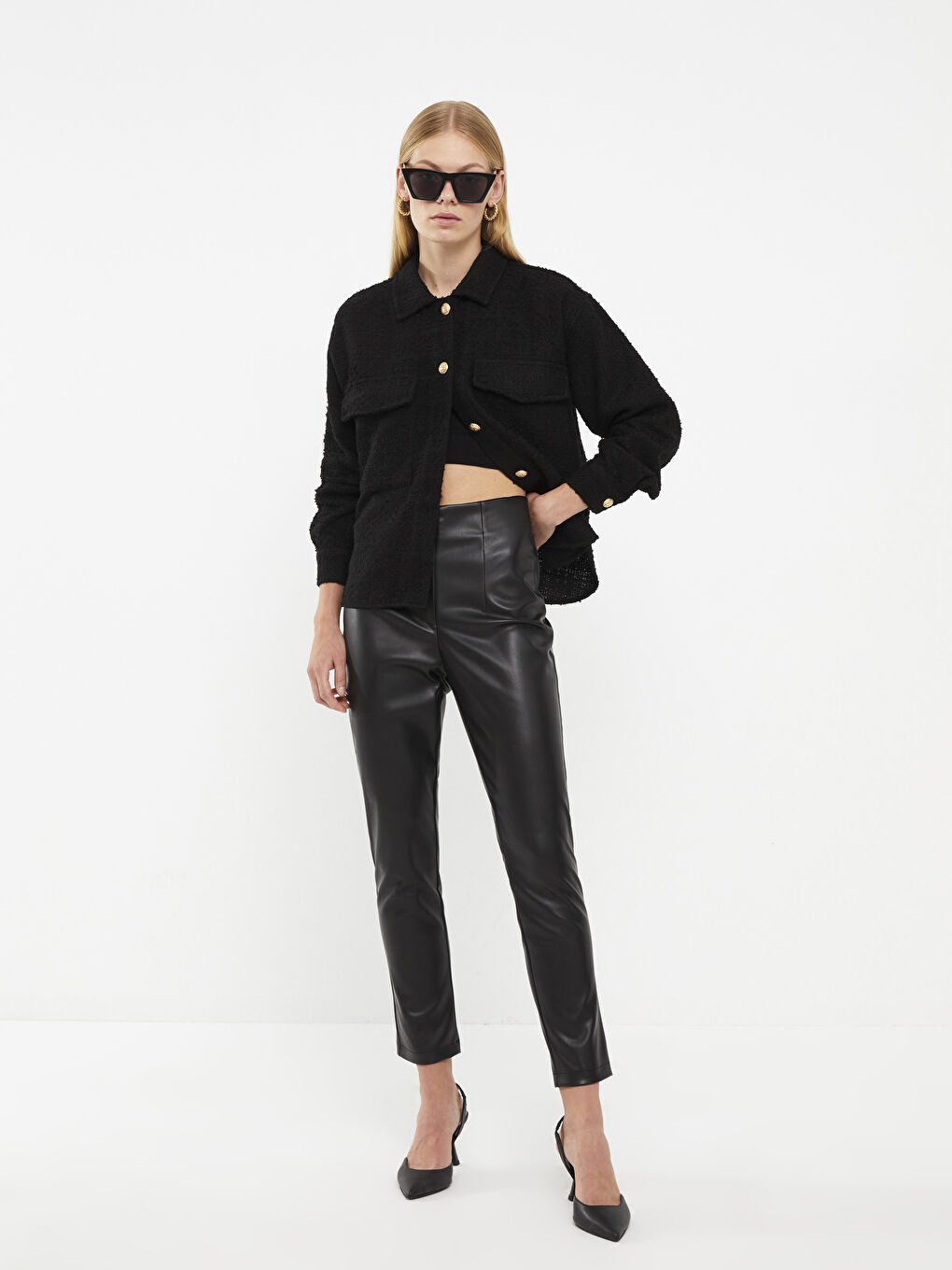 Siyah Standart Fit Düz Deri Görünümlü Kadın Pantolon