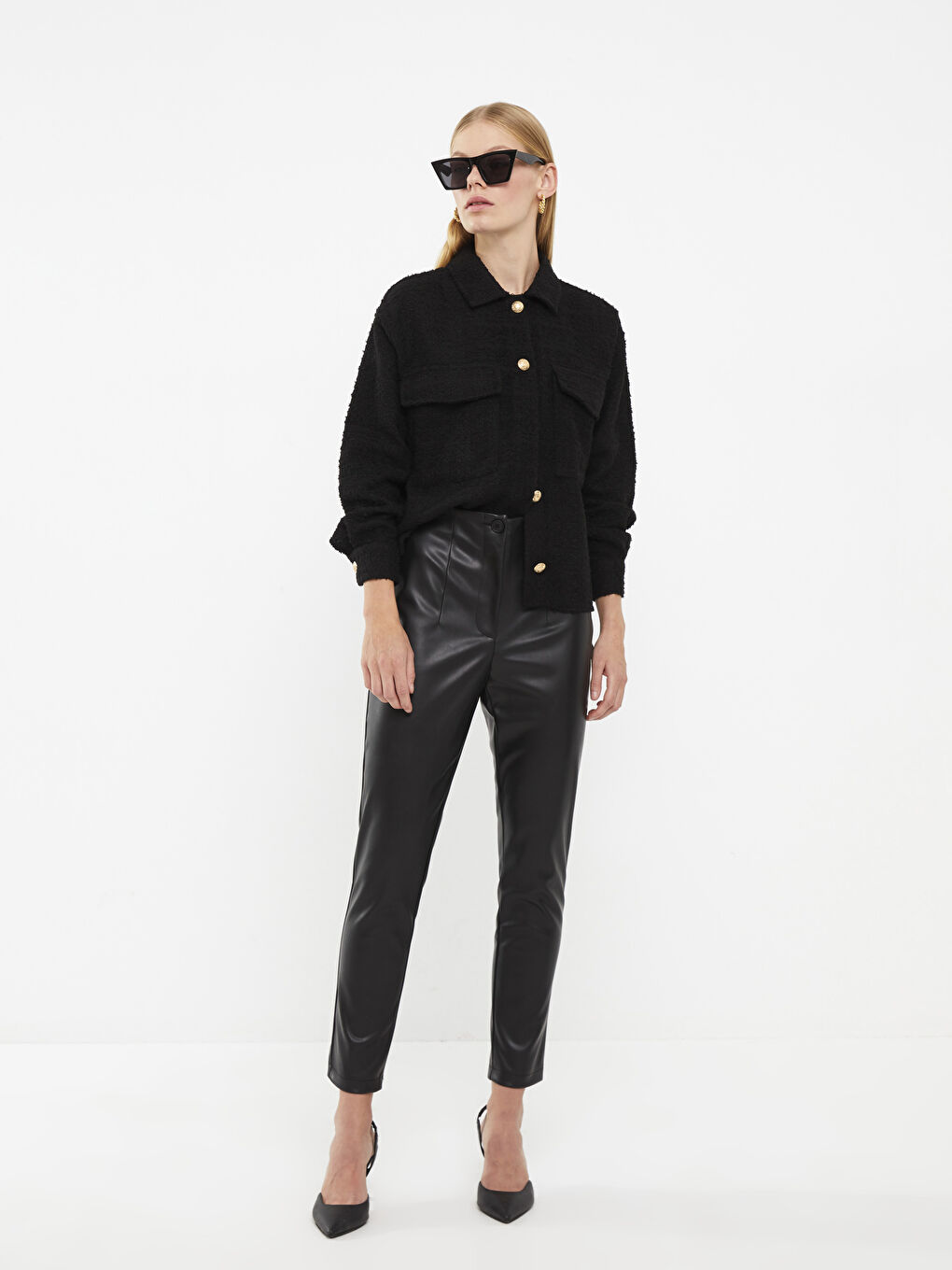 Siyah Standart Fit Düz Deri Görünümlü Kadın Pantolon-1