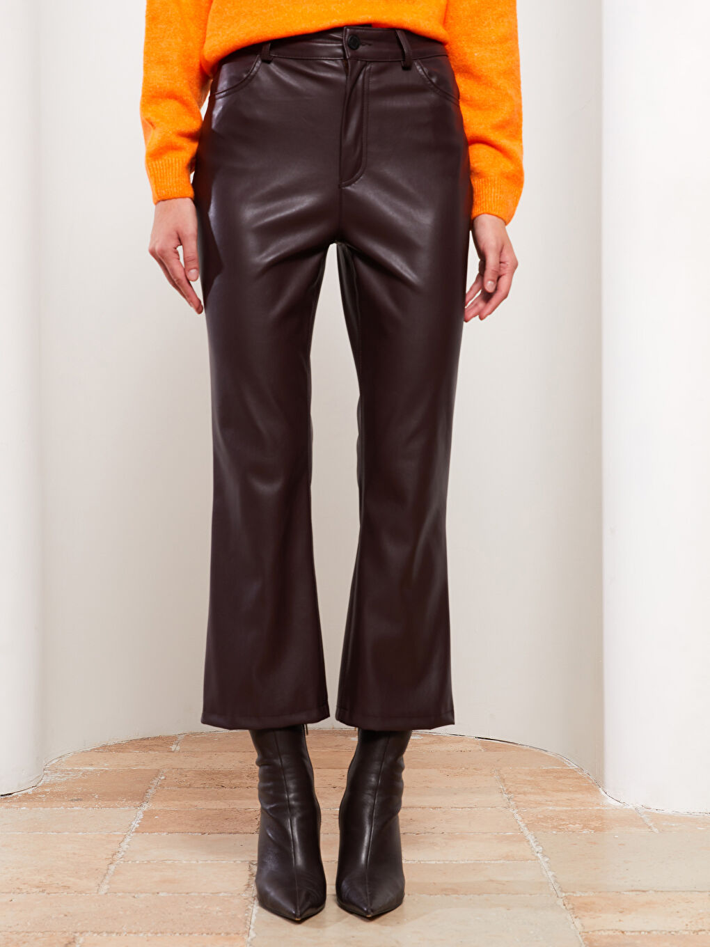 Kahverengi Standart Fit Düz Deri Görünümlü Kadın Pantolon-3