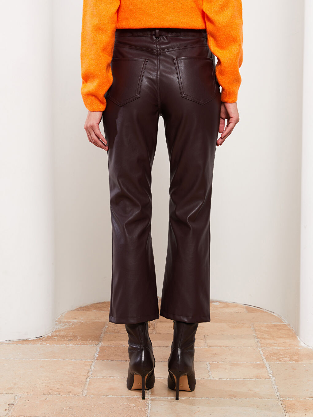Kahverengi Standart Fit Düz Deri Görünümlü Kadın Pantolon-4