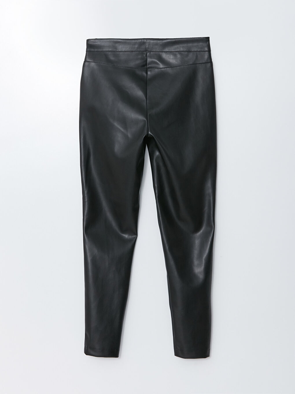 Siyah Standart Fit Düz Deri Görünümlü Kadın Pantolon-6